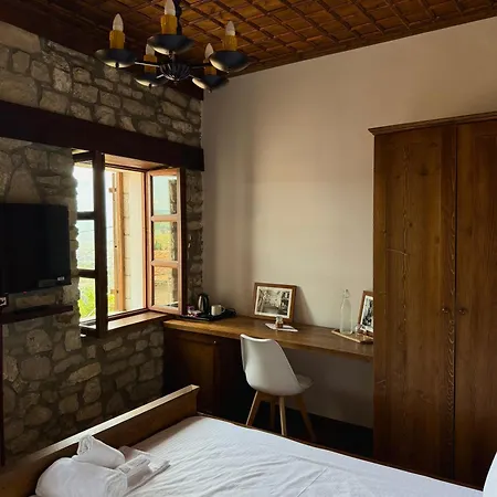 Merkaj, Castle Hotel Berati