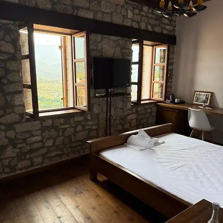 Merkaj, Castle 培拉特