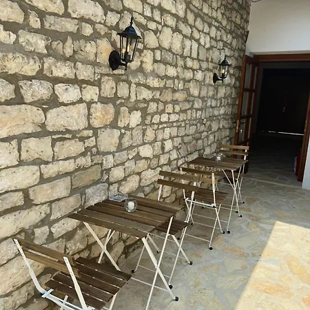 Merkaj, Castle 培拉特