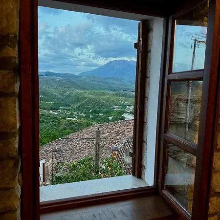 Merkaj, Castle Szálloda Berat